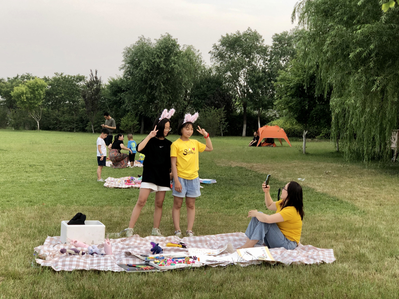 夏令營(yíng)挑戰(zhàn)地?cái)偨?jīng)濟(jì)，覽眾房車(chē)不一樣的活動(dòng)