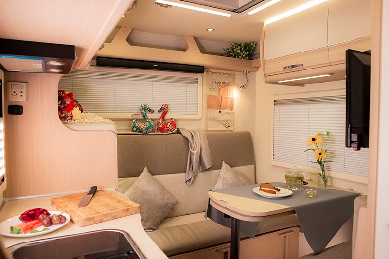 柴油四驅房車，這款還有超大床