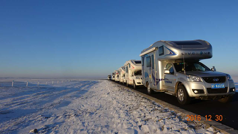 冬季玩雪，開(kāi)房車(chē)這個(gè)必須要有