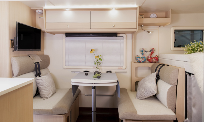 大床、大客廳得房車，四驅(qū)、動(dòng)力好