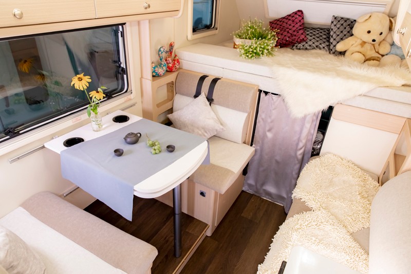 大床、大客廳得房車，四驅(qū)、動(dòng)力好