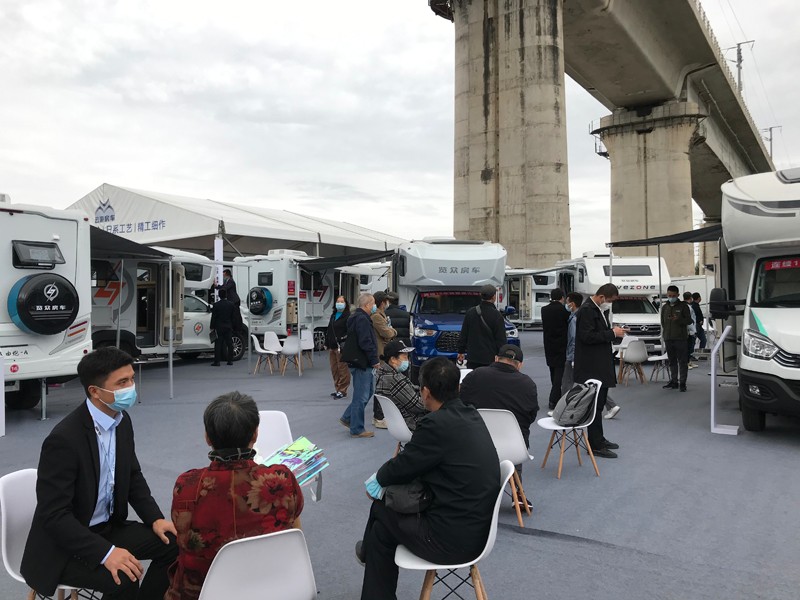 炮營集合，連看自由炮房車