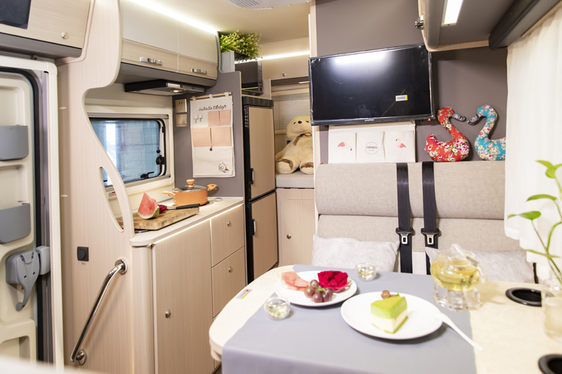 有四驅才是王道，這兩款國產房車可選