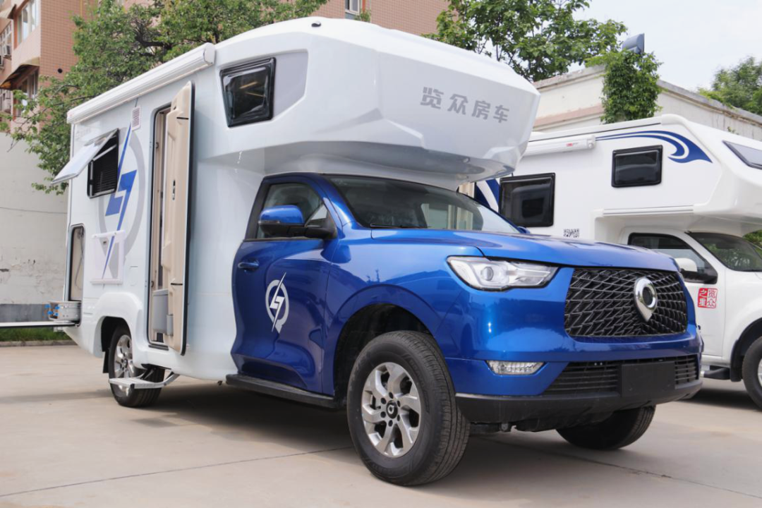 為自由著色！紅、白、藍、棕，你選哪一種？