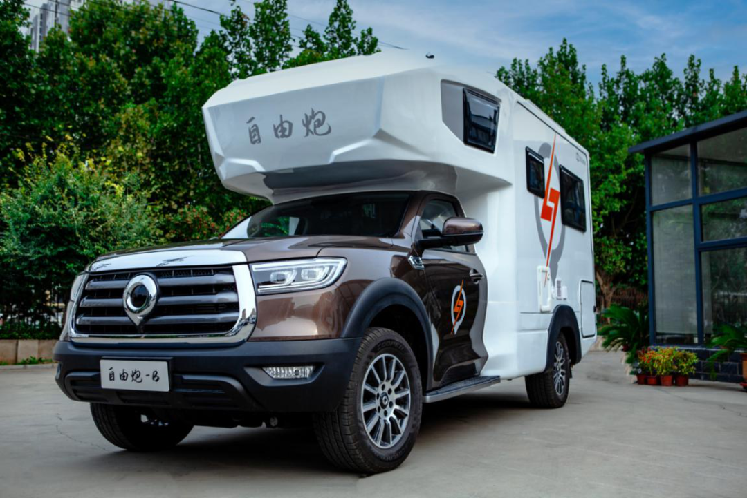 為自由著色！紅、白、藍、棕，你選哪一種？